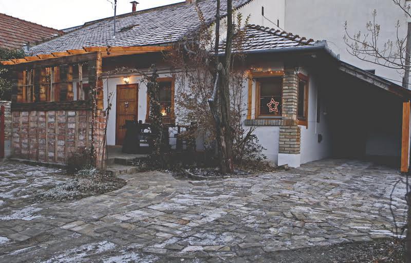 شقة Kecskemét  في Folk In Old Town المظهر الخارجي الصورة